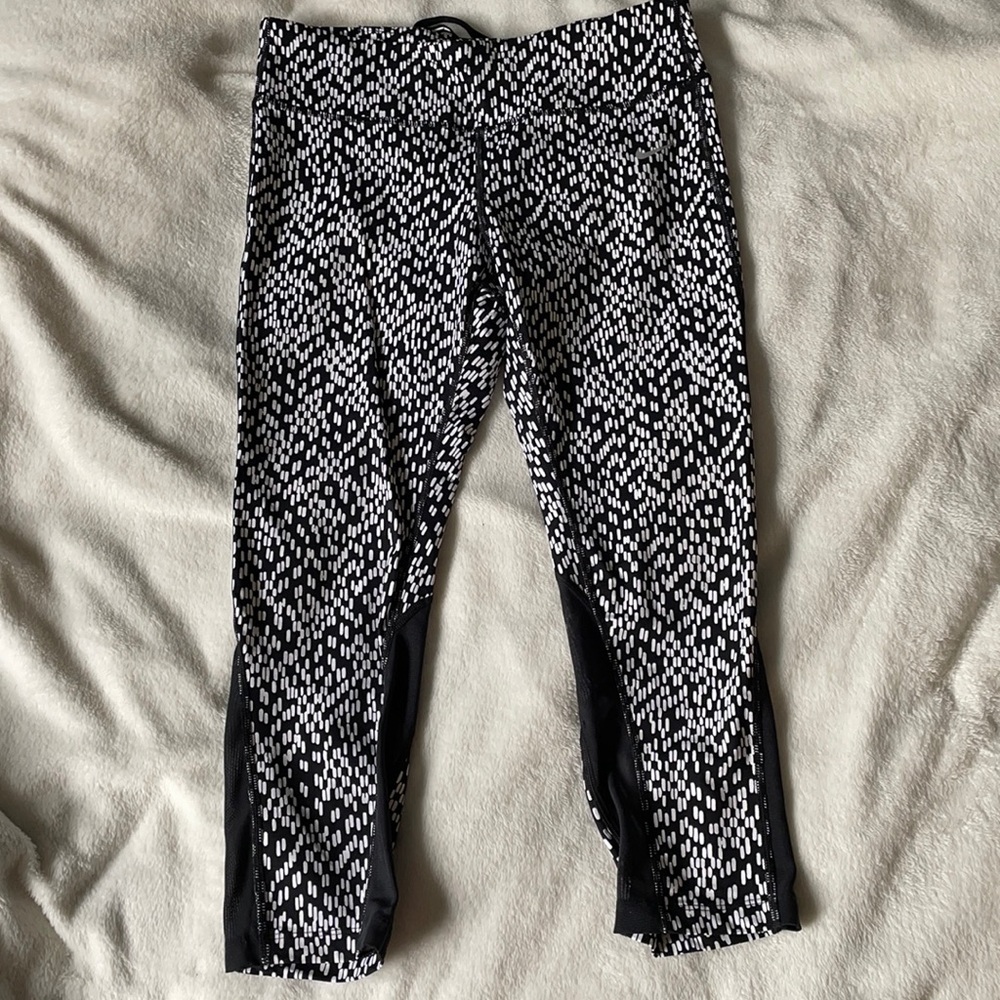 Nike Dri Fit Black and White Mesh Cropped Legging